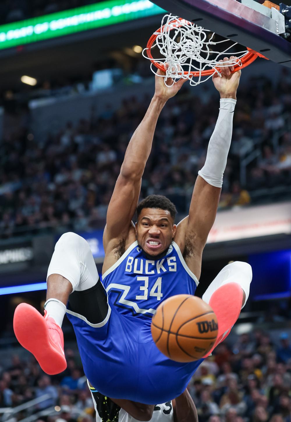 努涅斯调侃麦卡：我告诉他，如果经过我不要看我，我不想带来厄运.