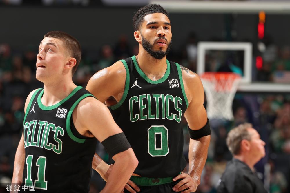 努涅斯调侃麦卡：我告诉他，如果经过我不要看我，我不想带来厄运.