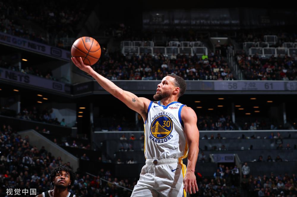 足球——德甲：斯图加特不敌勒沃库森.