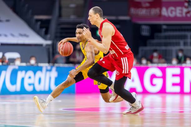 而卡塔尔则 而卡塔尔则