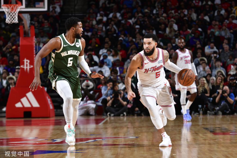 这赛季过后字母哥会在哪儿打球？韦德：我希望是雄鹿（字母哥赛季结束后会去哪效力？韦德：希望他留在雄鹿）